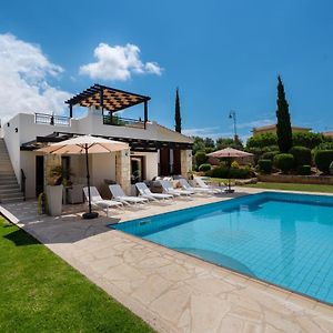 Villa Lara - 11, Spacious Villa With Large Garden And Private Pool On Aphrodite Hills 库克里亚 Exterior photo