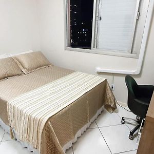 Quarto Top No Centr0 Com Cama Box De Casal - Acomoda Ate 2 Pessoas - Home Office - Wifi - Smart Tv Com Apps Youtube - Cozinha - Banheiro - Sala De Estar - Apto Compartilhado Com Anfitrioes Experientes Em Hospedar - Superhost No Bnb 5 Estrelas 克里西玛 Exterior photo