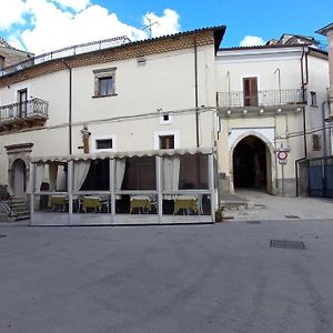 Alloggi Piazza Umberto Primo Pacentro Exterior photo