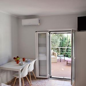 "Spyros" 1-Room Apartment - Simple, Cozy, Close To The Beach 加藤-达拉特索 Exterior photo