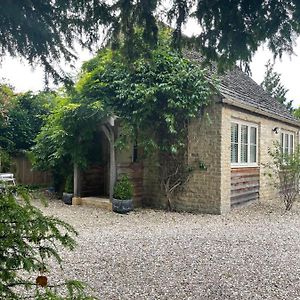 Cosy Cottage In The Heart Of The Cotswolds 赛伦塞斯特 Exterior photo