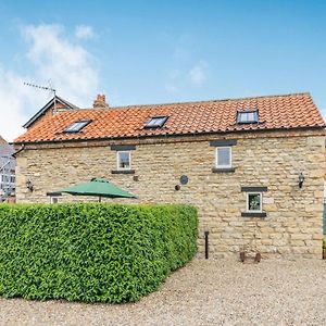 Upstairs Downstairs Cottage Snainton Exterior photo