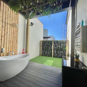 Coastline Retreats - Brand New Jungle Themed Garden Apartment - Outdoor Bath - Next To Seafront - Childrens Toys - Superfast Wifi - Netflix - Disney 伯恩茅斯 Exterior photo