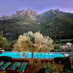 Medieval Mountain Setting With Private Garden Colletta Exterior photo