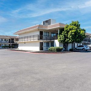 Econo Lodge Stockton Near I-5 Fairgrounds Exterior photo