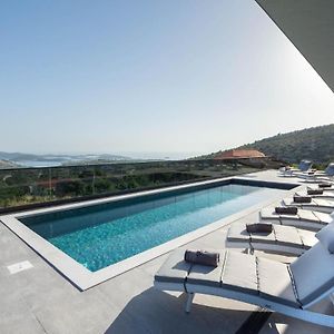 Awesome Home In Jarebinjak With Wifi Exterior photo
