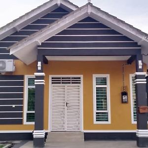 Mok Moon Homestay Nearby Beach Pantai Kelulut - 马江 Exterior photo