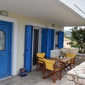 Lovely 1-Bedroom Apartment In Front Of Sandy Beach Psifia Exterior photo