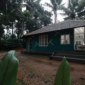 Babu'S Homestay By Lexstays 玛纳多迪 Exterior photo