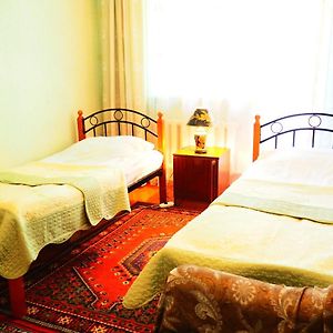 Baktygul Guesthouse Naryn Exterior photo