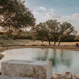 Spring BranchHummingbird Haus - Hill Country Views On 20 Acres With Firepit别墅 Exterior photo