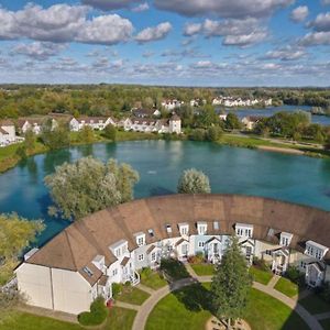 Charming Lake House Nature Retreat In Cotswold Water Park, South Cerney Near 赛伦塞斯特 Exterior photo