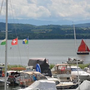 Leben Im Hafen Am Idyllischen Murtensee Guevaux Exterior photo