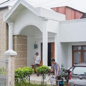 Vila Murah Di Dekat Kawasan Wisata Lembang Citeureup Exterior photo