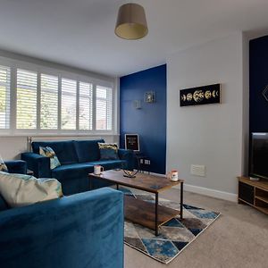 Saxon Road - A 3 Bedroom House With Garden By Prestigious Stays - Includes Wifi, Netflix & Amazon Alexa 森伯里 Exterior photo