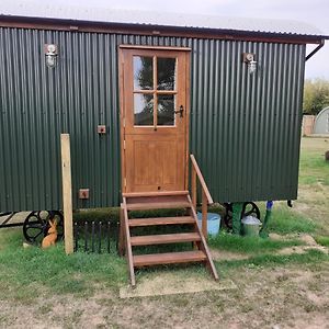 Glamping In Wiltshire In Our Luxury Shepherds Hut 奇彭纳姆 Exterior photo