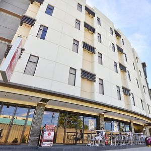 宿务麦丹快捷酒店-仅限隔离 麦克坦 Exterior photo