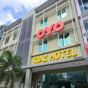 Oyo89839里亚兹酒店 Malacca Exterior photo