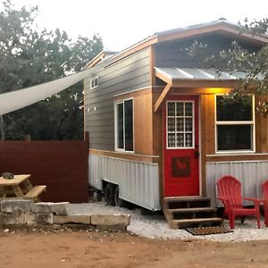 Fox Tiny Home - The Cabins At Rim Rock 奧斯汀 Exterior photo