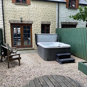 Cottage With Hot Tub In Pembrokeshire 哈佛威斯特 Exterior photo