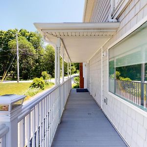 Lakeside Oasis Melville Landing Exterior photo