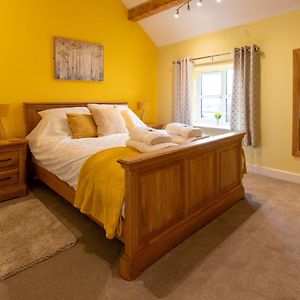 Heulog Cottage - King Bed, Self-Catering With Private Hot Tub Bodfari Exterior photo
