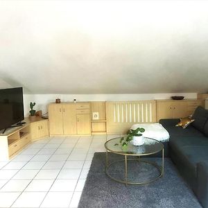 Moblierte 3 Zimmer Apartment - Mit Smart Tv, Wlan Und Kostenfreie Parkplatze Schloß Holte-Stukenbrock Exterior photo
