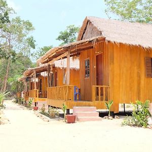 Mangrove Beach Bungalows 高龙撒冷岛 Exterior photo