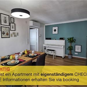 Neues City Center Piano Appartement Mit Netflix 克拉根福 Exterior photo