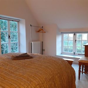 Characterful Cottage Adjacent To An Orchard Brockley Exterior photo