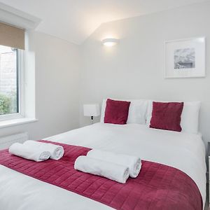 Roomspace Serviced Apartments - Nevis Court Surbiton Exterior photo