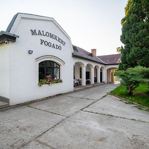 Szobi Malomkert Fogado住宿加早餐旅馆 Exterior photo