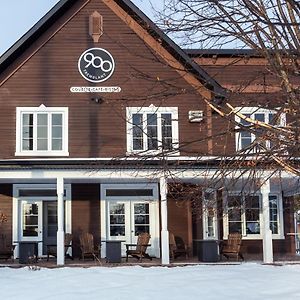 Le 900 Tremblant Inn Cafe And Bistro 蒙特朗布朗 Exterior photo