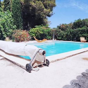 Offrez-Vous Un Sejour Dans Notre Studio T1 Bis A Entressen Une Grande Piscine Pour Se Rafraichir ,Un Espace De Jeux Pour Enfants Pour Des Heures De Divertissement Un Terrain De Petanque Pour Des Parties Endiablees公寓 Exterior photo