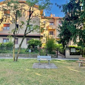 Grazioso Appartamento In Residence A Due Passi Dal Parco Di Monza Con Posto Auto Lesmo Exterior photo