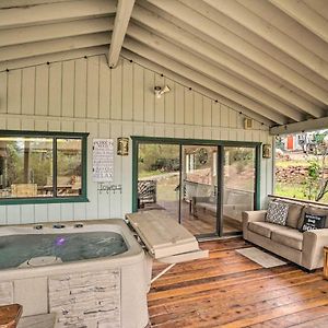 Cozy Pine Retreat With Private Hot Tub And Views别墅 Exterior photo