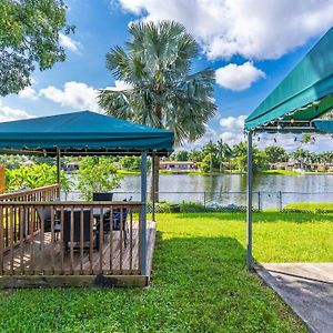Private Lakefront Home In Miami/Pembroke 彭布罗克派恩斯 Exterior photo