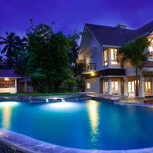 Royad Calicut Farm House - Premium Villa With Pool Inside A Farm Exterior photo