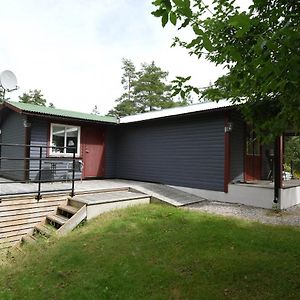 Cottage With A Nice View Of Lake Vanern Outside 梅勒吕德 Exterior photo