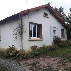 Petite Maison Tres Paisible Avec Jardin A Cournon - Puy De Dome ! Le Cendre Exterior photo