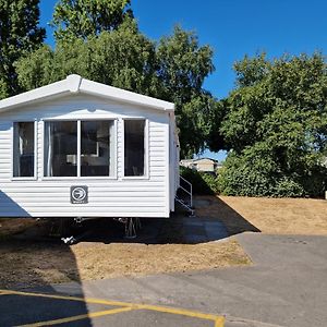 Beautiful 3-Bed Caravan At Rockley Park Poole别墅 Exterior photo