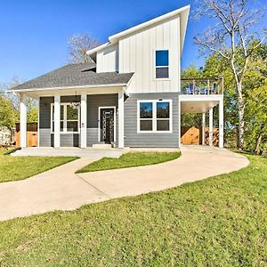 Denison Home With Balcony Walk To Downtown! Exterior photo