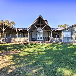 Spacious Williamson Home Private Yard And Deck Exterior photo