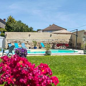 Stunning Home In Loge- Fougereuse With Private Swimming Pool, Can Be Inside Or Outside Exterior photo