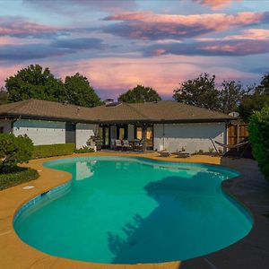 Modern And Spacious Dallas Getaway W Private Pool Exterior photo