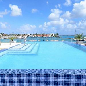 Stylish Luxury Condo, Central Location, Ocean View, Pool, Gym 奥拉涅斯塔德 Exterior photo