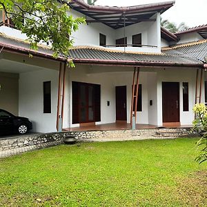 Serene Holiday Home Pannipitiya Exterior photo