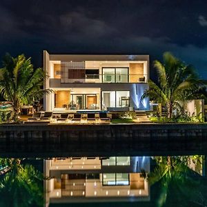 Liquid Luxury Villa In Turks And Caicos - Waterfront 普罗维登西亚莱斯岛 Exterior photo