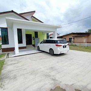 Homestay Kemaman Fyna07 Banglo Mewah 5 Km Dari Pantai 科亚 Exterior photo