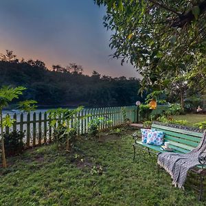 Saffronstays Riverscape Cottage, Karjat Chinchavli Exterior photo